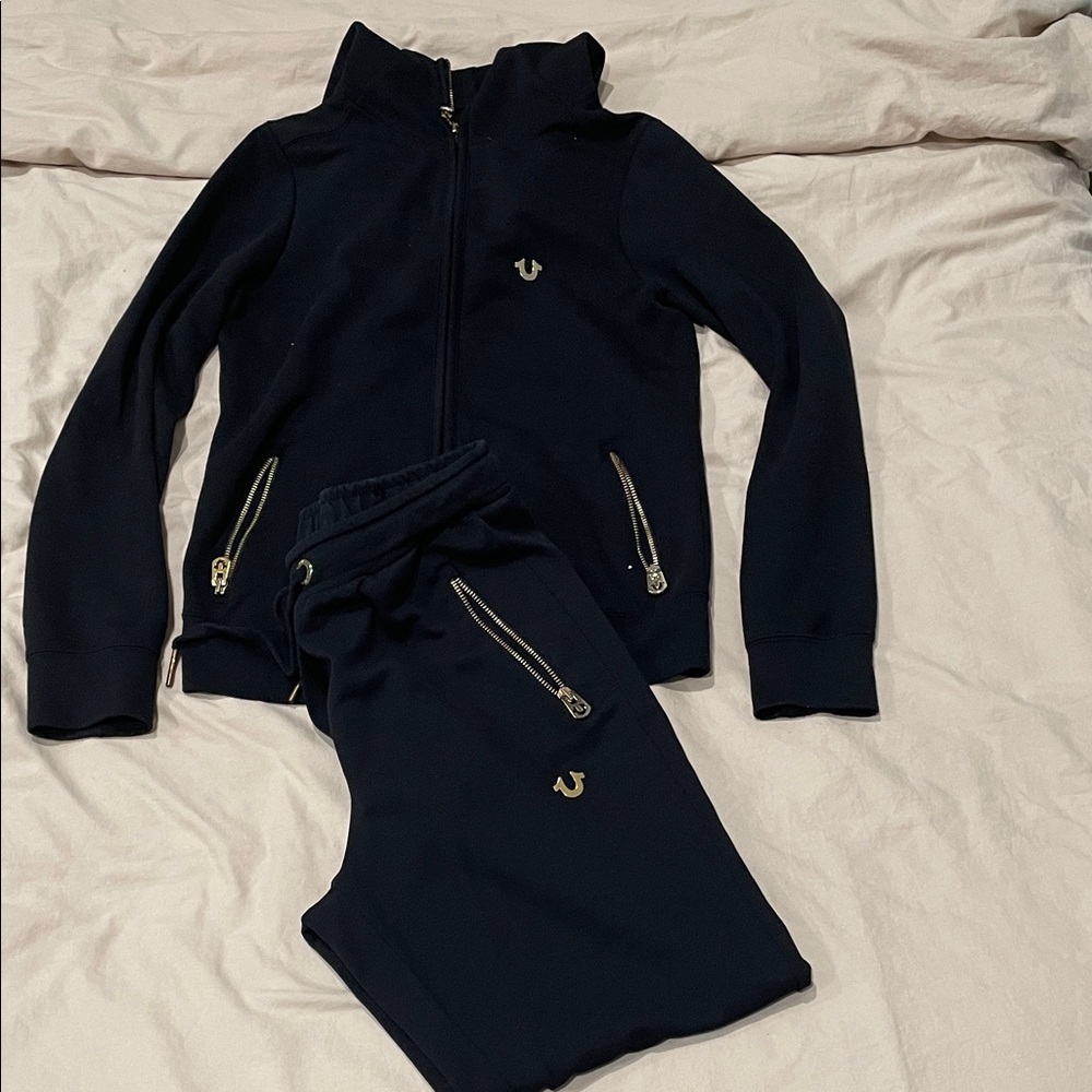 TRUE RELIGION Set
XS SWEATER & S JOGGER Pants